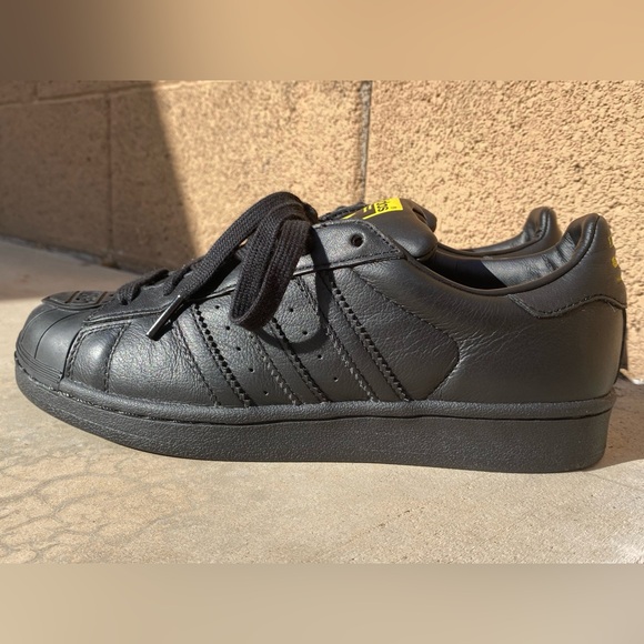 RARE NWOT Adidas Superstar x Pharrell Williams Sneakers in Black & Yellow - Picture 8 of 16
